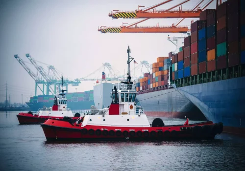 container-ship-and-tugboats-in-harbor-tacoma-was-2023-11-27-05-26-09-utc-min-2048x1363-1.webp